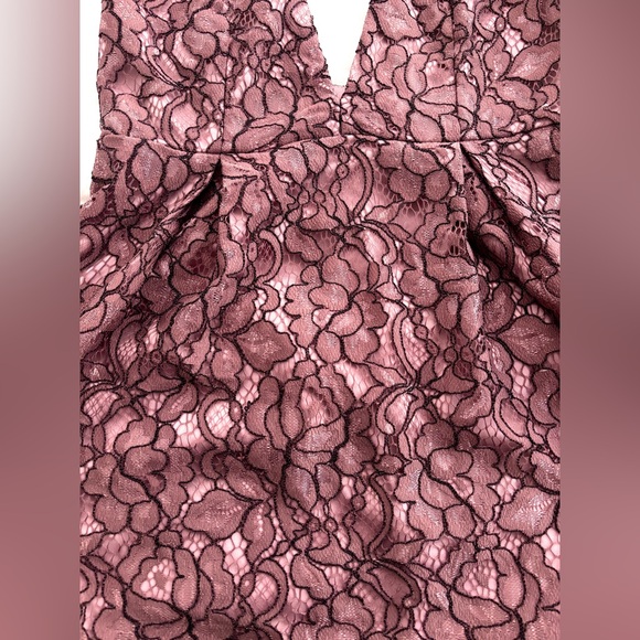 Rose Lace Dress - Picture 4 of 7